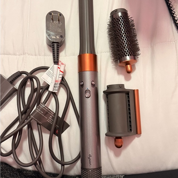 Dyson Airwrap MULTI Styler - Picture 2 of 3